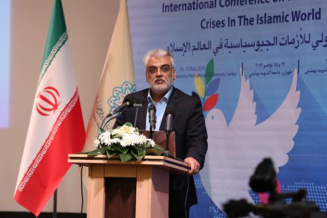 حضور رئیس وقت دانشگاه شهید بهشتی در کنفرانسهای ملی و بین المللی