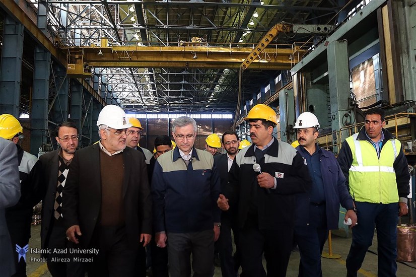 بازدید رییس دانشگاه آزاد اسلامی از کارخانجات ذوب آهن اصفهان