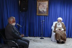 رئیس دانشگاه آزاد اسلامی با آیت‌الله نوری همدانی دیدار کرد